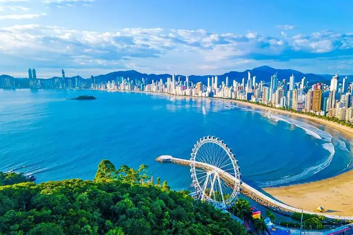 Balneário Camboriú — destino atendido pela Bebetur Transfer