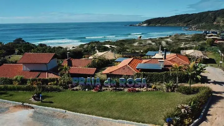 Praia do Rosa — destino atendido pela Bebetur Transfer